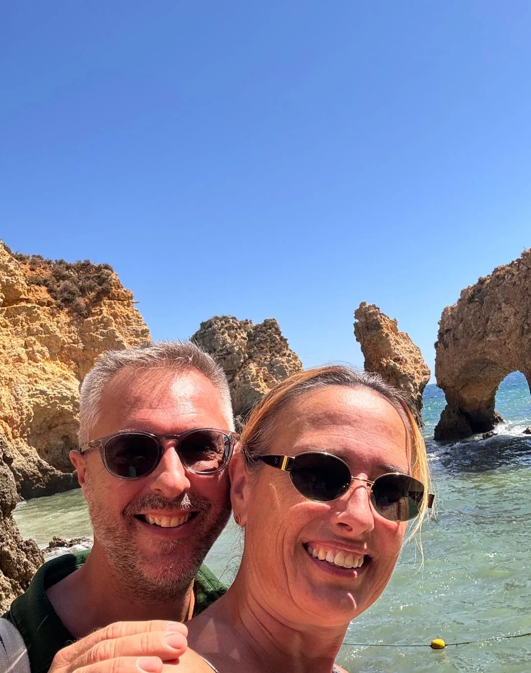 Ludi et Clem, fondateurs de Butterfly Buyers, en Algarve